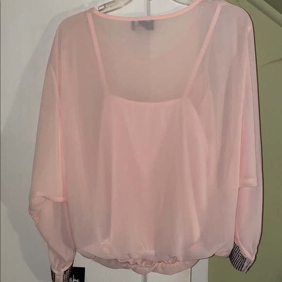 By&by Blush Sheer Blouse with Cuffed Sleeves and Attached Cami Size Small NWT - Picture 5 of 9
